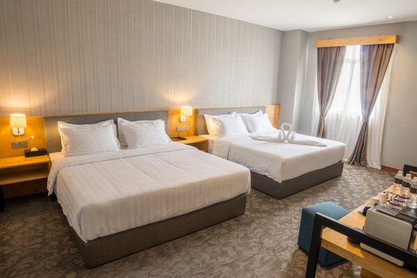 Coffres-forts dans les chambres, bureau, fer et planche à repasser