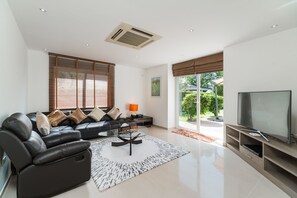 Luxury Villa | Living room - Luxury Pool Villa 604 (Pattaya)