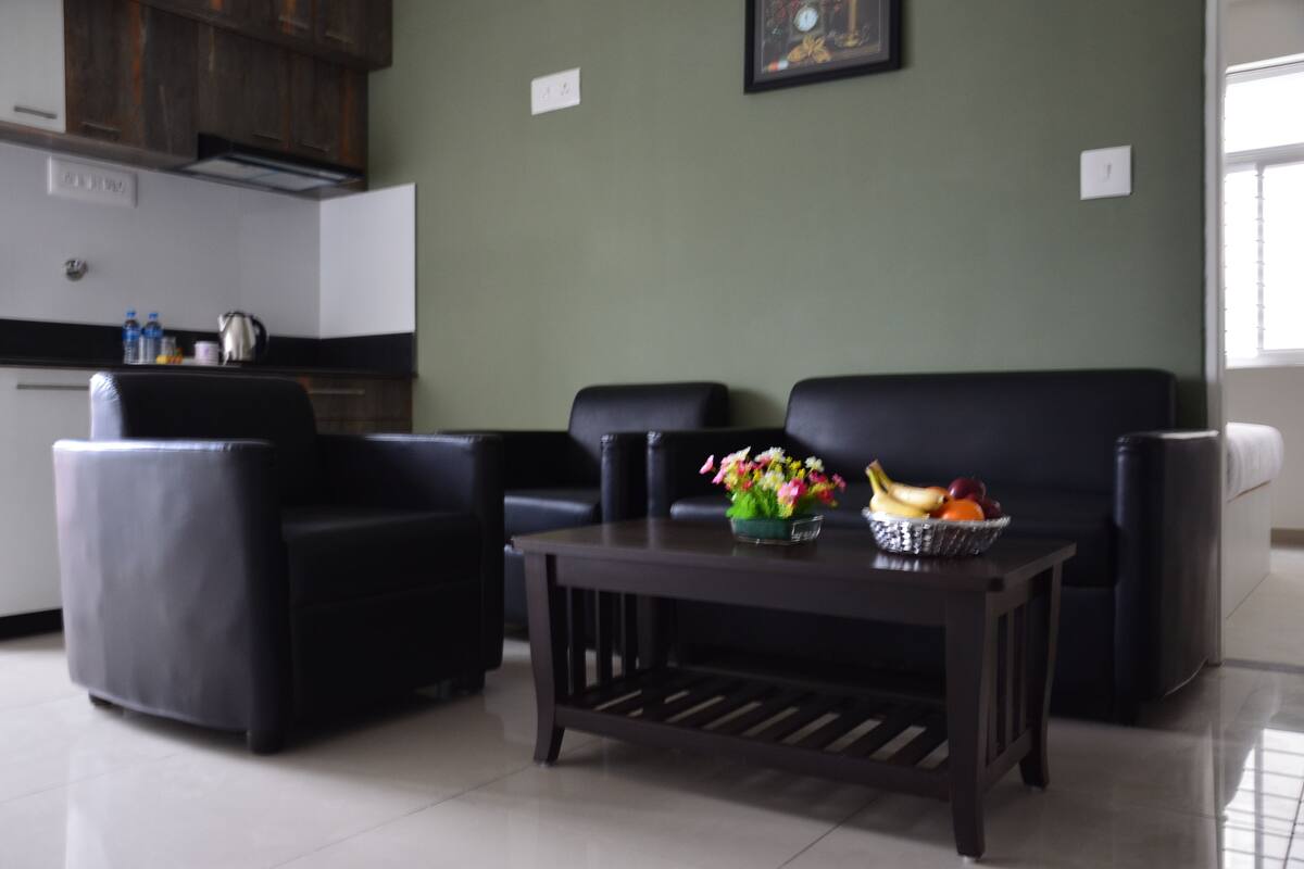Suite Premium, 2 kamar tidur, balkon | Ruang keluarga | TV layar datar