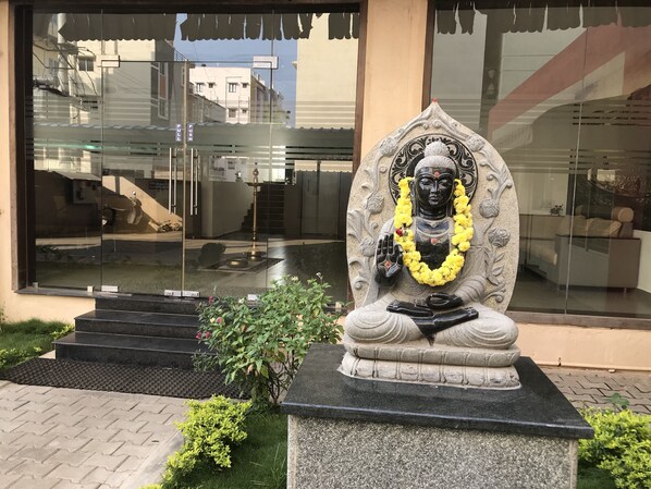 Pintu masuk properti