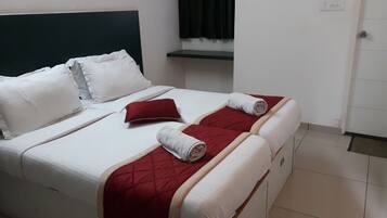 Caja de seguridad en la habitación y escritorio