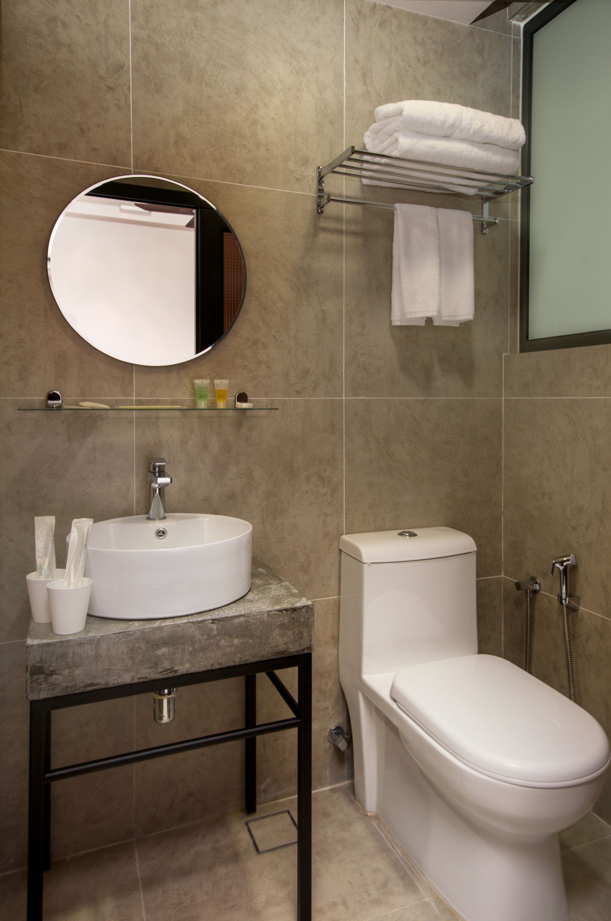 shower, rainfall showerhead, free toiletries, hair dryer