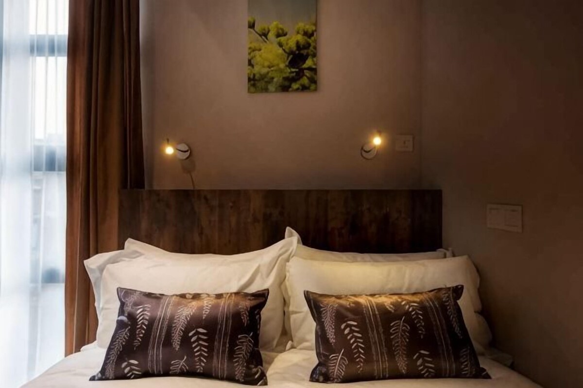 Premium bedding, pillowtop beds, in-room safe, desk