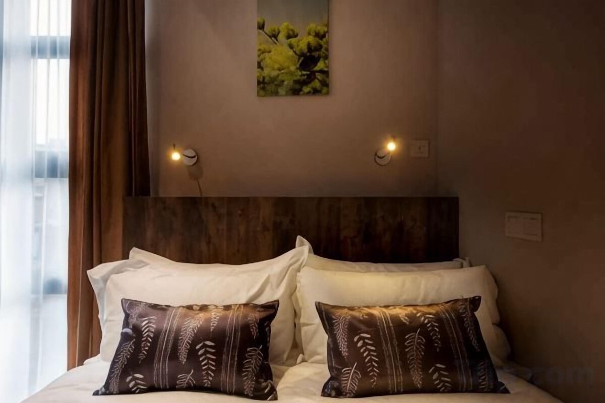 Superior Queen Room with View