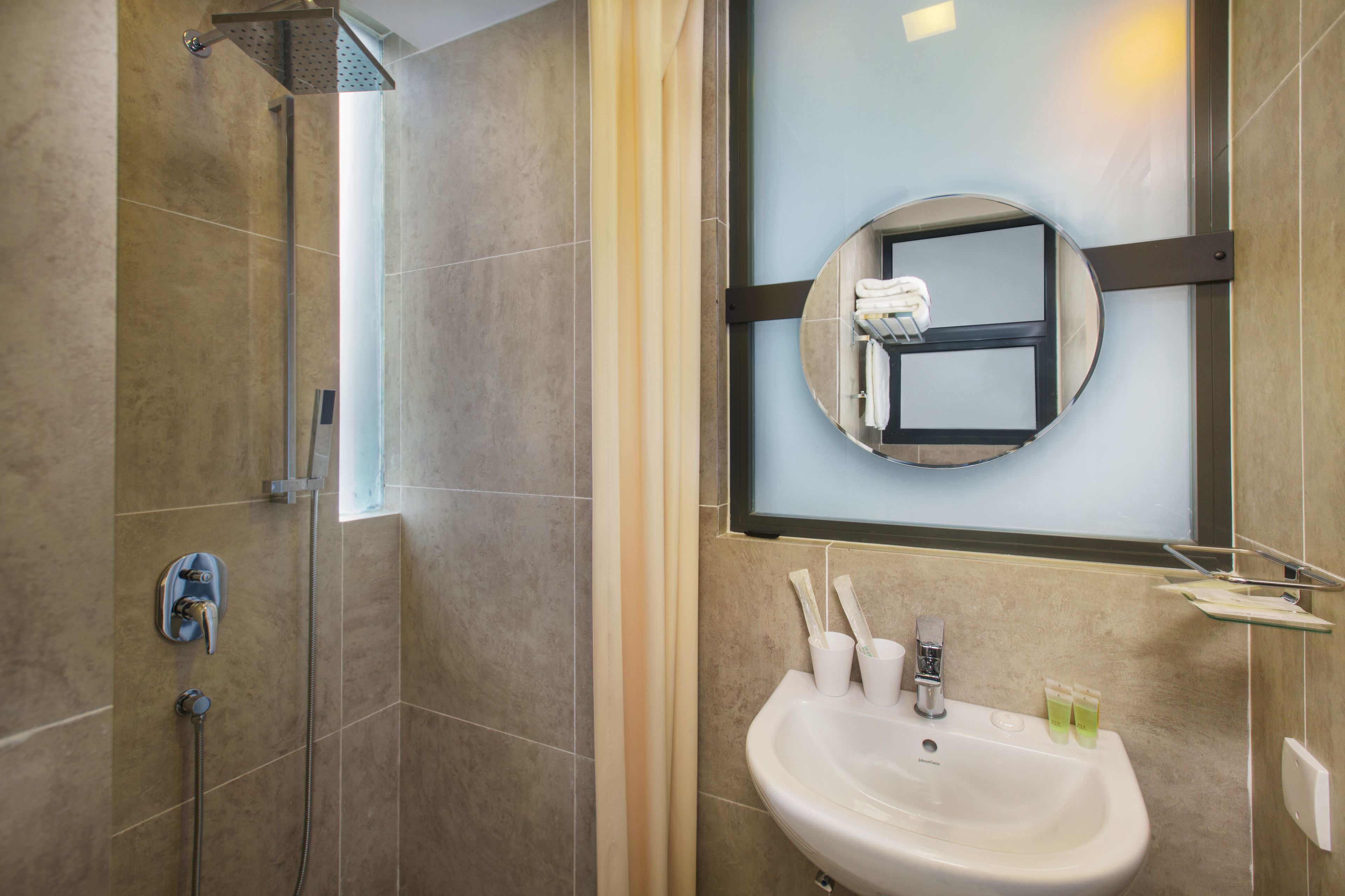 superior queen room with view | bathroom shower