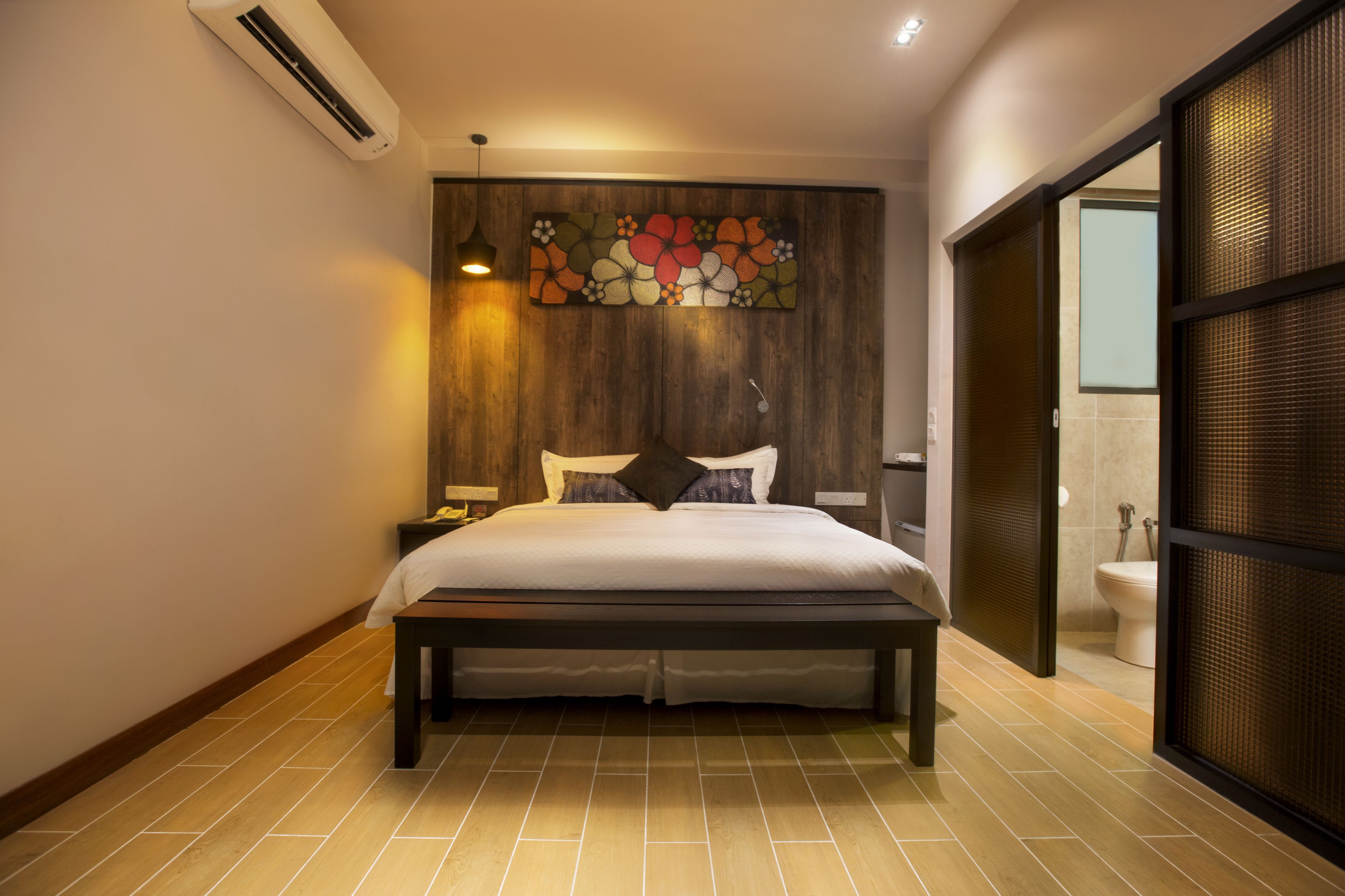 premium bedding, pillow-top beds, in-room safe, desk