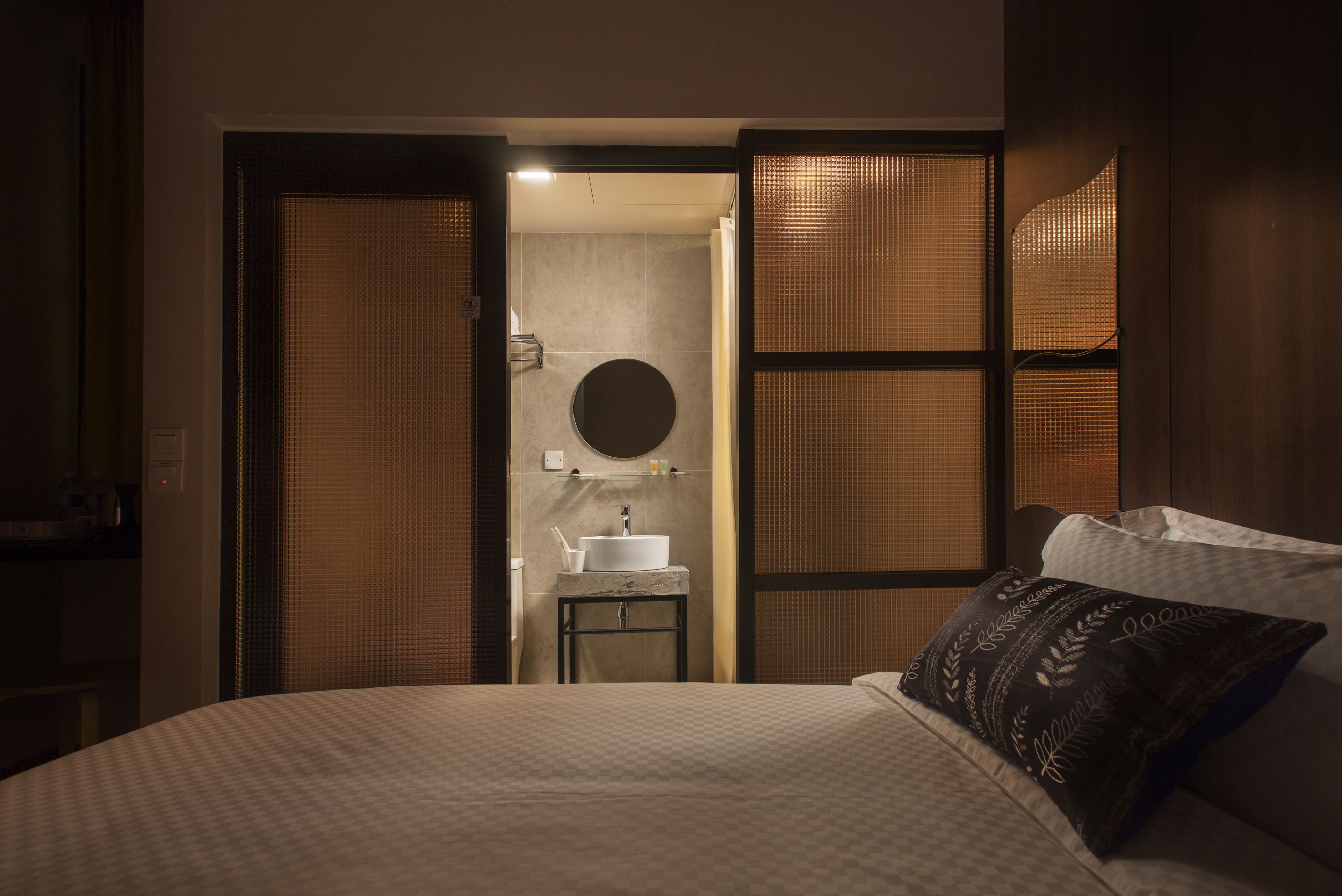 premium bedding, pillow-top beds, in-room safe, desk