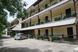 Free self parking - Prickhomgarden Hotel (Nakhon Si Thammarat)