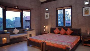 Luxury Cottage, 1 King Bed, Non Smoking, Ground Floor | Premium bedding, desk, rollaway beds, bed sheets