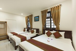 Minibar, in-room safe, desk, blackout drapes - Homestay Golden Bee (Da Nang)