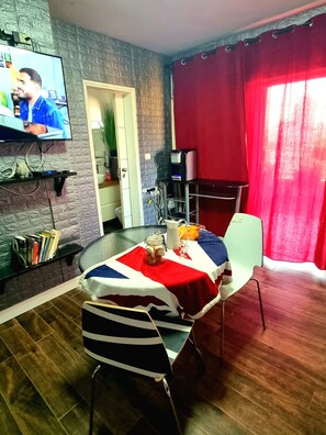 2 bedrooms, premium bedding, in-room safe, laptop workspace