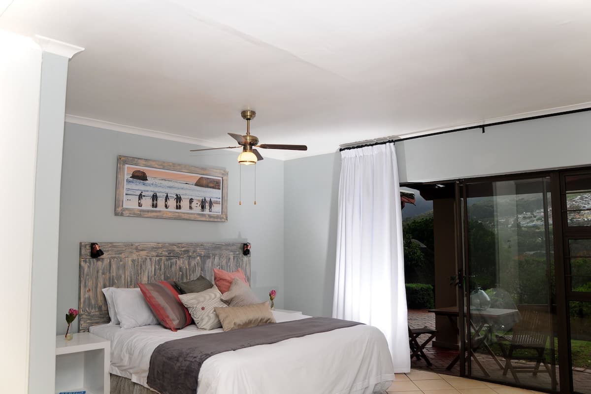 Deluxe kamer, 1 twee- of 2 eenpersoonsbedden, uitzicht op tuin, op benedenverdieping | Lakens van Egyptisch katoen, luxe beddengoed, een kluis op de kamer