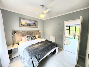 Family Apartment, 1 Queen Bed with Sofa bed, Kitchen, Partial Ocean View | Egyptian cotton sheets, premium bedding, in-room safe - The Salt House (Cape Town)