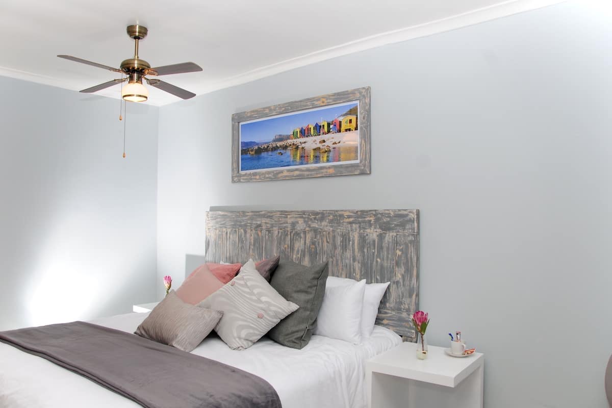Lakens van Egyptisch katoen, luxe beddengoed, een kluis op de kamer