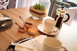 Free daily English breakfast - The Salt House (Cape Town)