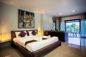 Cortinas blackout y tabla de planchar con plancha
