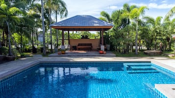Outdoor pool, pool loungers