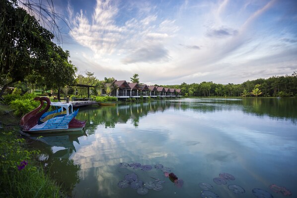 Lake - Tamali Hotel (Phra Phrom)