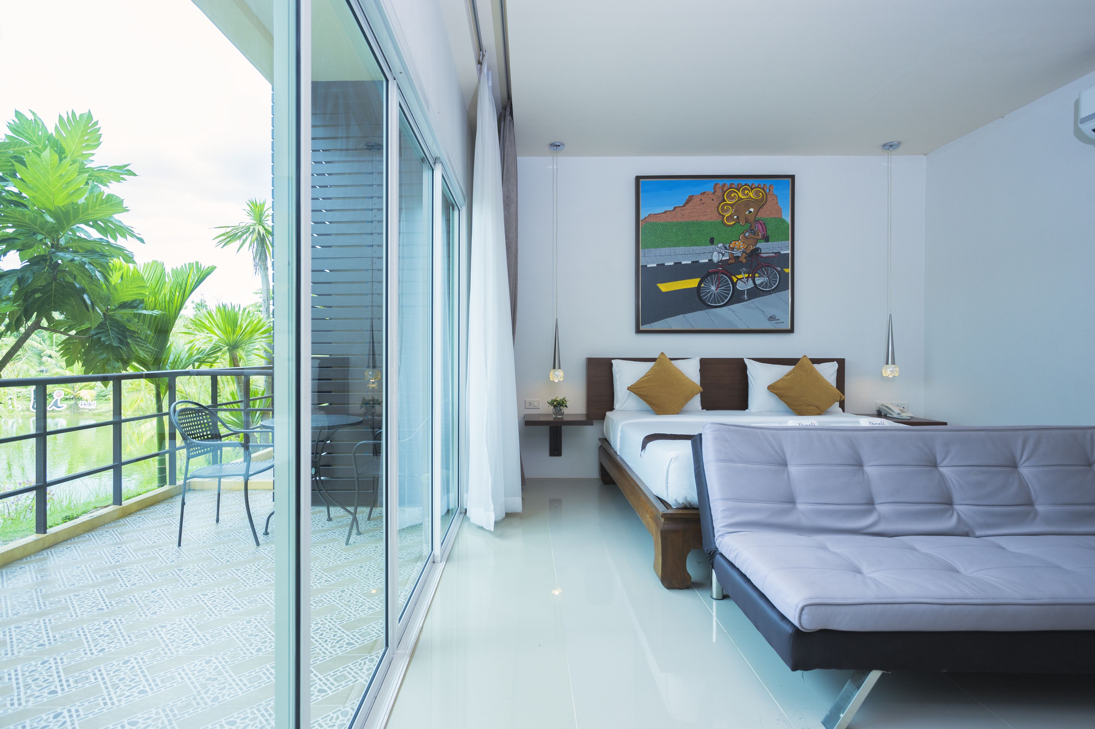 豪華客房 | 遮光窗簾/窗簾、熨斗/熨衫板、摺床/加床 (收費)、免費 Wi-Fi