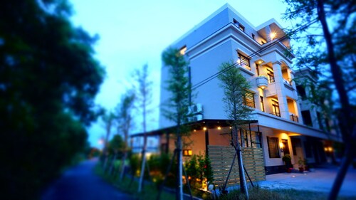 Riverbank Villa