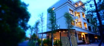Riverbank Villa