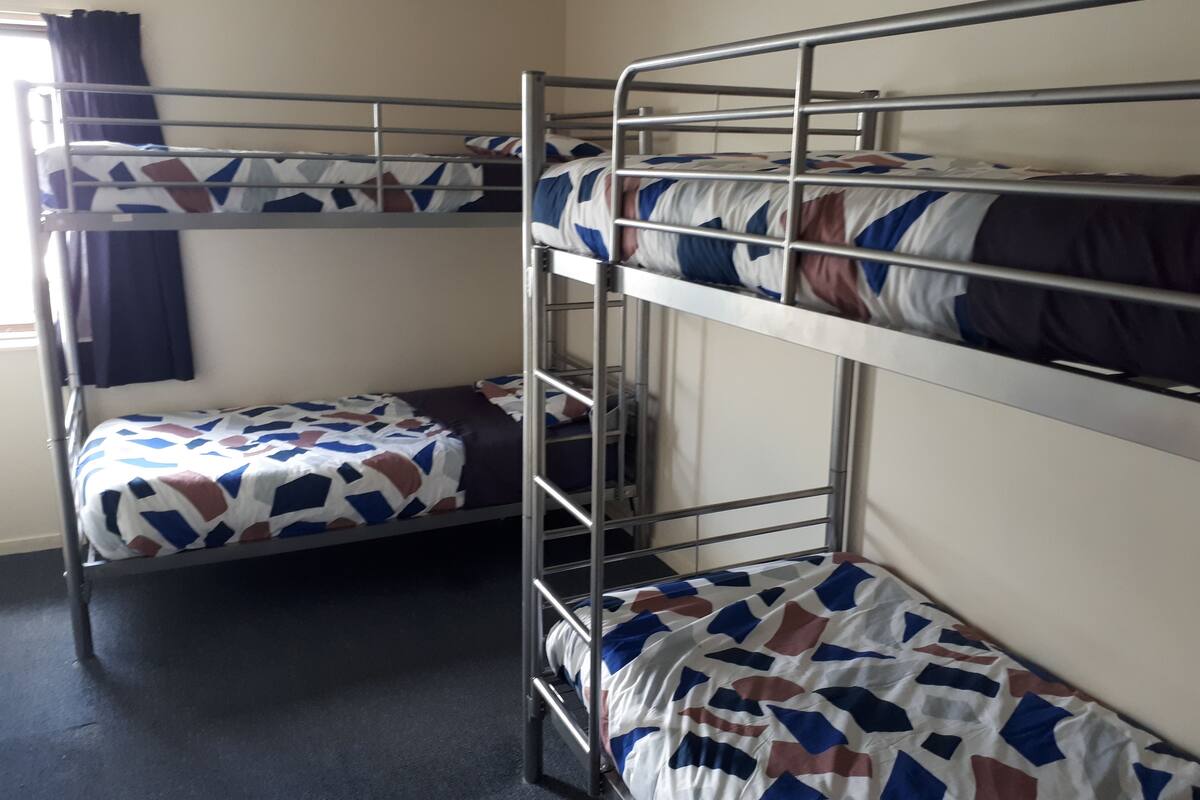 Sovsal (1 Bed in 4-Bed) | Gratis wi-fi, sängkläder och rullstolsanpassning