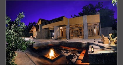 Pugdundee Safaris - Kanha Earth Lodge