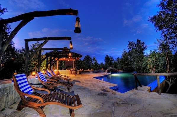 Outdoor pool - Pugdundee Safaris - Kanha Earth Lodge (Baihar)