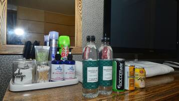 Shower, free toiletries, towels