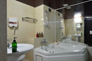 淋浴设施、免费洗浴用品、毛巾