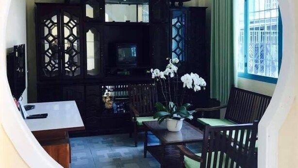 A dining area with a table, chairs, and a television. - Memory Vintage Home Da Lat (Cam Ly - Da Lat)
