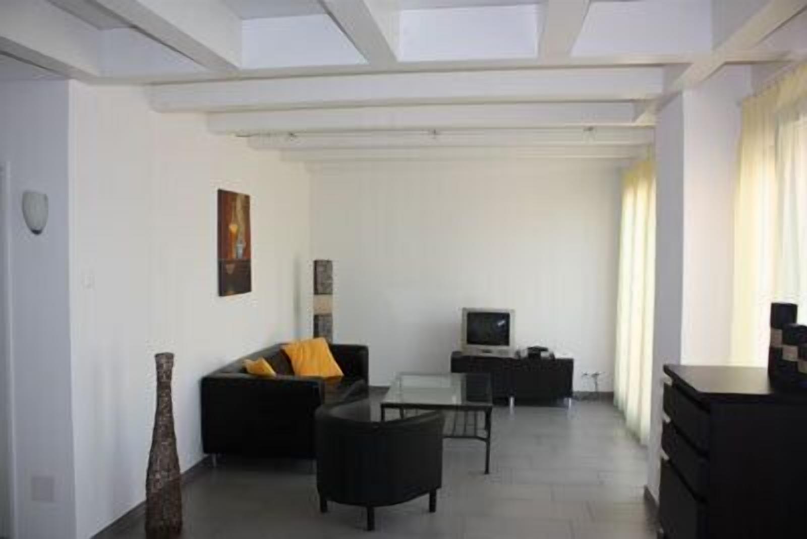 Apartment, 1 Bedroom, Kitchenette | Living room | Flat-screen TV