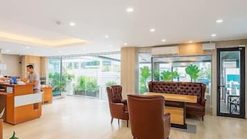 Área de estar no saguão