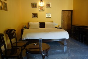 Premium bedding, in-room safe, desk, iron/ironing board - Hill 'N' You - A Boutique Garden Resort (Abu Road)