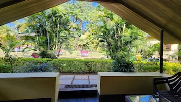 Habitación doble, 1 cama matrimonial, vista al jardín | Vista del balcón