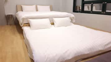 Quarto quádruplo standard, 1 quarto | 1 quarto, cortinas blackout, quartos à prova de som, roupa de cama