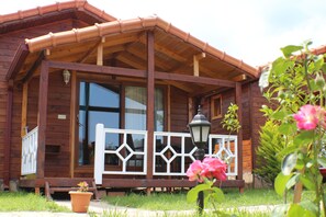 Superior Bungalow, 1 Bedroom, Kitchenette, Garden Area | Individually decorated, blackout curtains, soundproofing, free WiFi - Villa Efsane Hotel (Kemer)