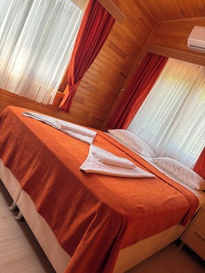 Bungalow Premium, 1 habitación, cocina básica, en la zona del jardín | Decoración individual, cortinas opacas, sistema de insonorización