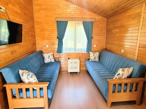 2 bedrooms, individually decorated, blackout curtains, soundproofing