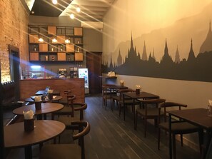 Bar (on property) - BaobaBed Hostel Chinatown, Yangon (Yangon)