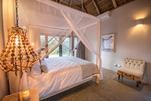 Villa | Peralatan tempat tidur premium, peti besi dalam bilik, meja