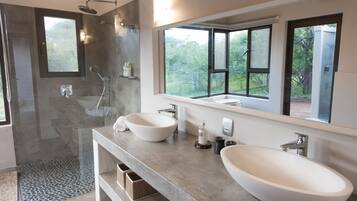 Villa | Bathroom