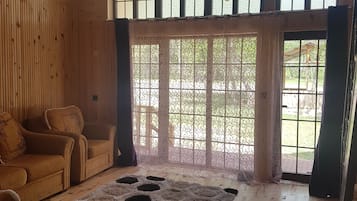 Biệt thự phong cách cổ điển, 2 phòng ngủ | Khu phòng khách
