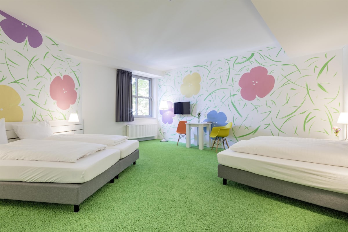 Family Room (Small) | Desk, free WiFi, bed sheets