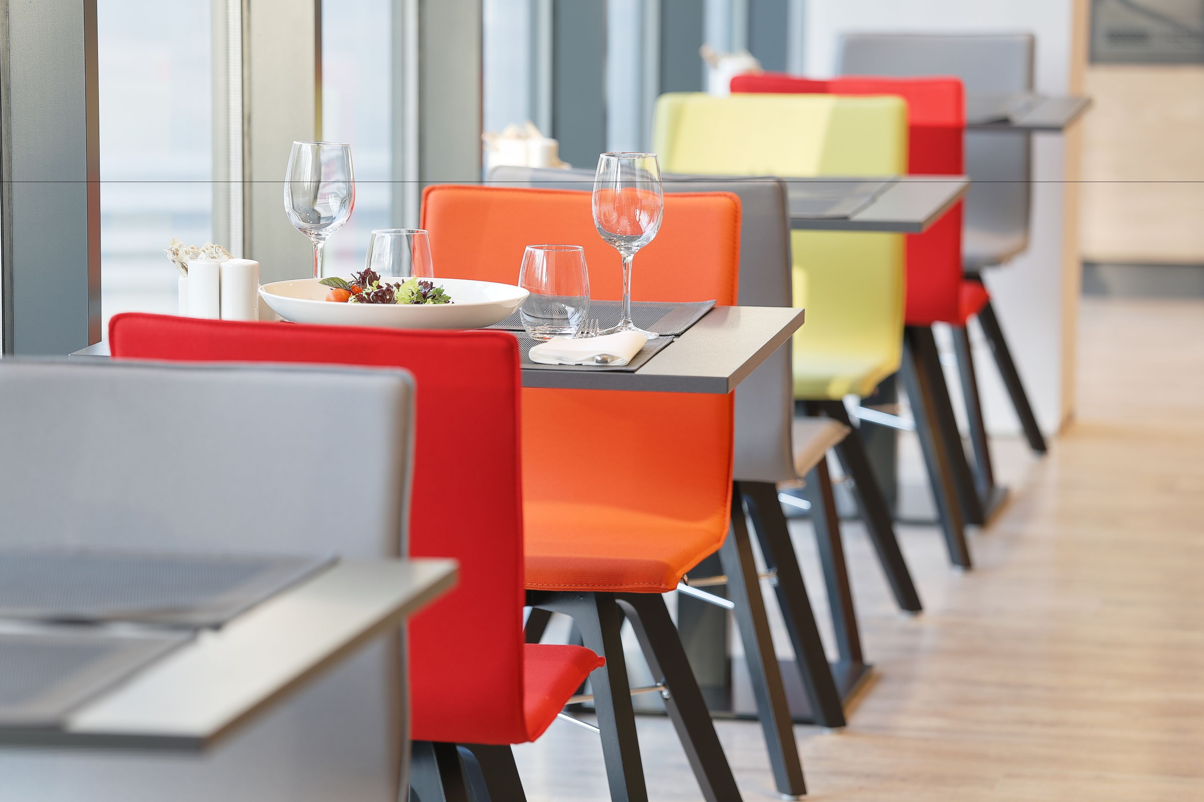 breakfast, lunch, dinner served; international cuisine