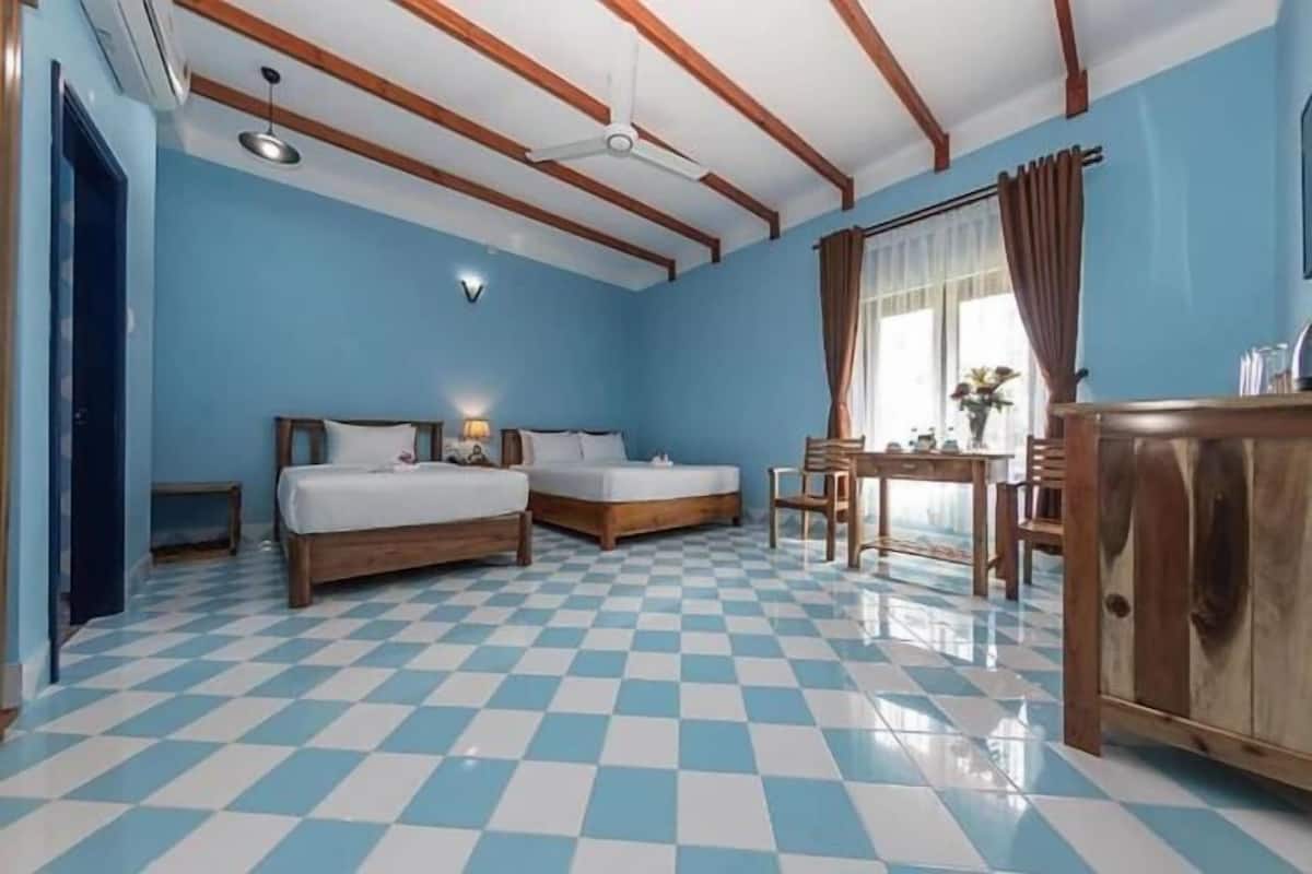 1 chambre, minibar, coffres-forts dans les chambres, bureau