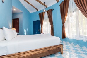 Bungalow familiar, 1 habitación, vista al jardín (Double) | Minibar, caja de seguridad en la habitación y escritorio 