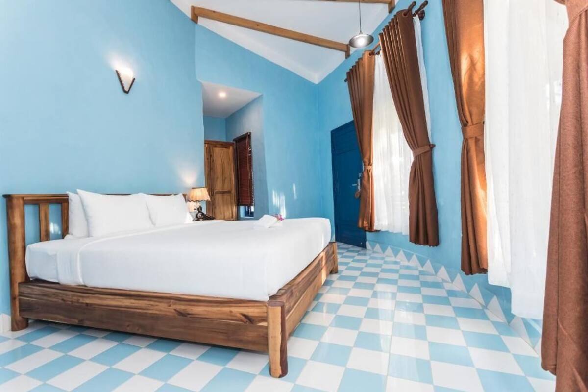 Deluxe Double Bungalow | Minibar, két bảo mật tại phòng, bàn, màn/rèm cản sáng 