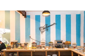 Daily buffet breakfast (VND 230000 per person)