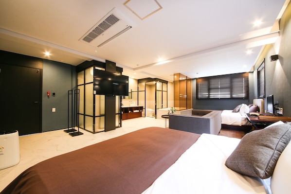 F. Suite - Fri/Sat Check-in Time: 8PM | Premium bedding, down comforters, desk, soundproofing - Brown Dot Hotel Yangjeong (Busan)